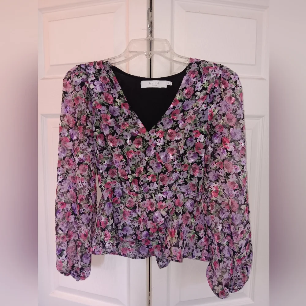 Astr the Label Black Lilac Floral Peplum Wrap Blouse.  Size XS.